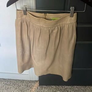 Alice + Olivia tan back zip leather mini skirt with side pockets size 2 …